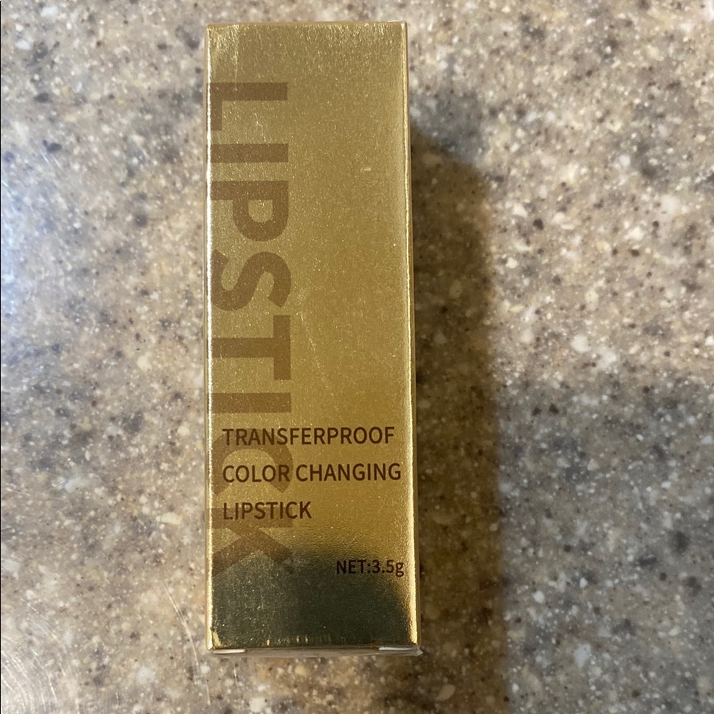 Transfer Proof Color Changing Lipstick - Picture 1 of 9